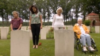 Al vier generaties lang legt deze familie bloemen op de Airborne Begraafplaats