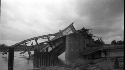 Arnhemse Rijnbrug gebombardeerd