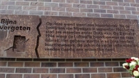 Gedenkteken onthuld voor bombardement op kapokfabriek in Nijmegen