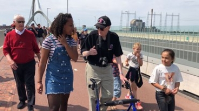 VIDEO | Veteranen eren gevallen kameraden bij Waal in Nijmegen