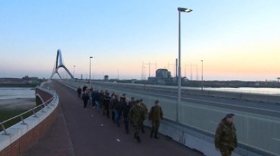 Steeds meer mensen sluiten aan bij de Sunset March