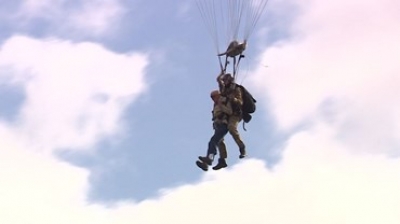 Veteraan Tom Rice (98): 'Ik spring tot ik 101 ben'