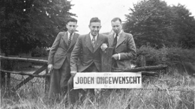 Acht Gelderse foto's in boek 'De Tweede Wereldoorlog in 100 foto's'