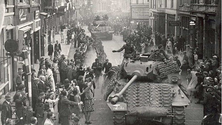 Apeldoorn viert bevrijding op 17 april 1945